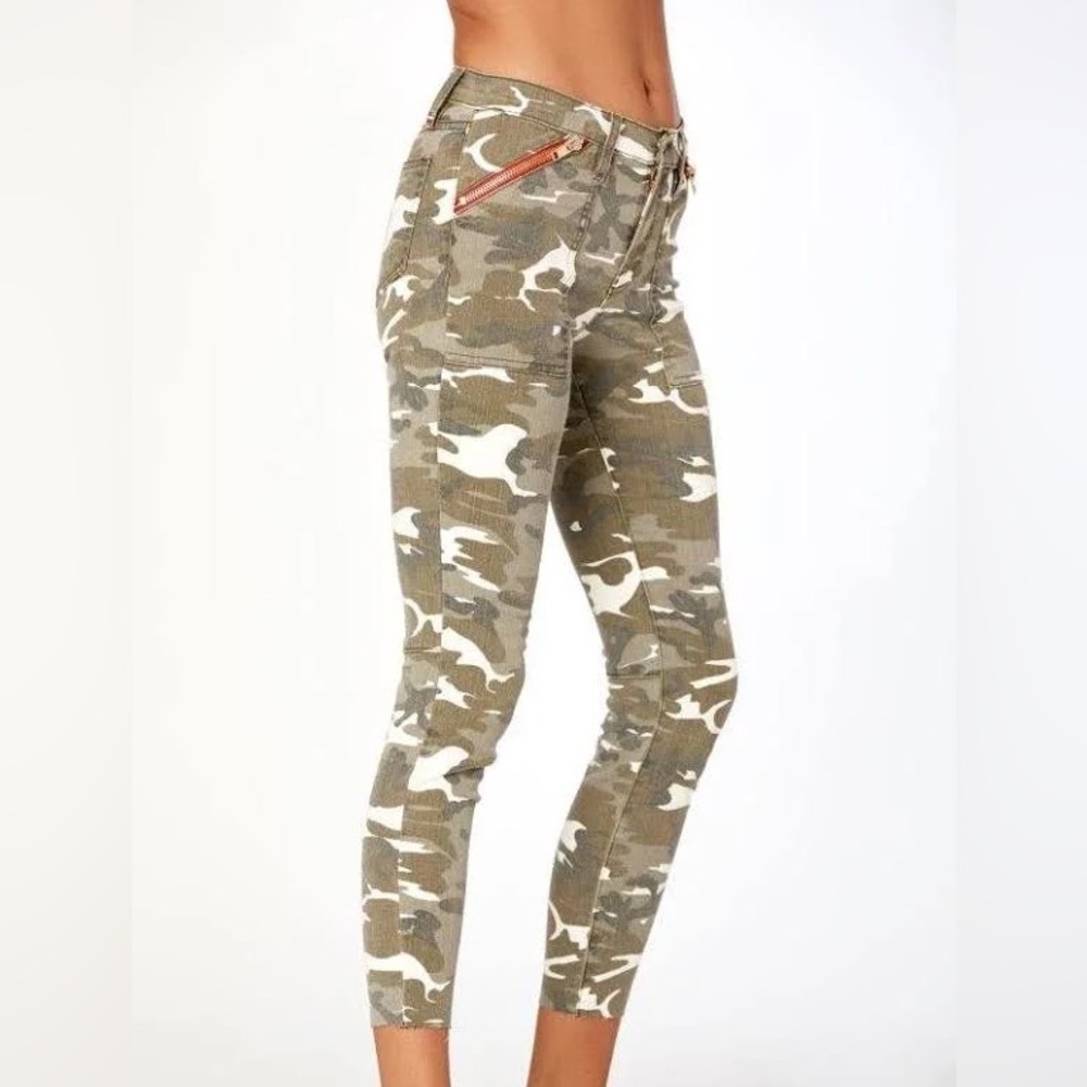 Etienne Marcel | Women’s Green/Black/White Camouflage Raw Hem Skinny Jeans Sz 25